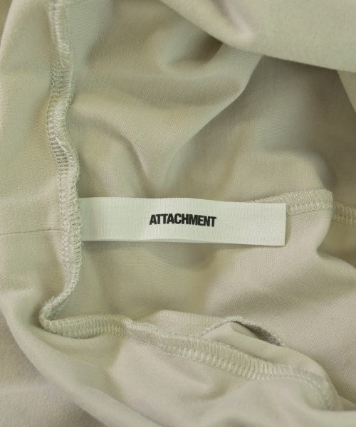 ATTACHMENT เสื้อยืด/เสื้อท็อปส์