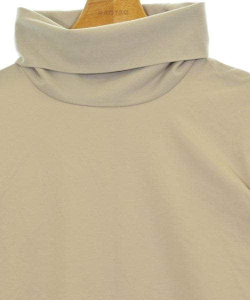 ATTACHMENT เสื้อยืด/เสื้อท็อปส์