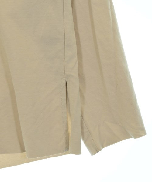 ATTACHMENT เสื้อยืด/เสื้อท็อปส์