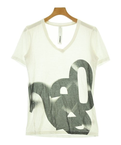 ATTACHMENT เสื้อยืด/เสื้อท็อปส์