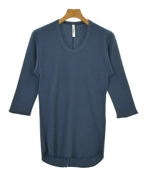 ATTACHMENT เสื้อยืด/เสื้อท็อปส์