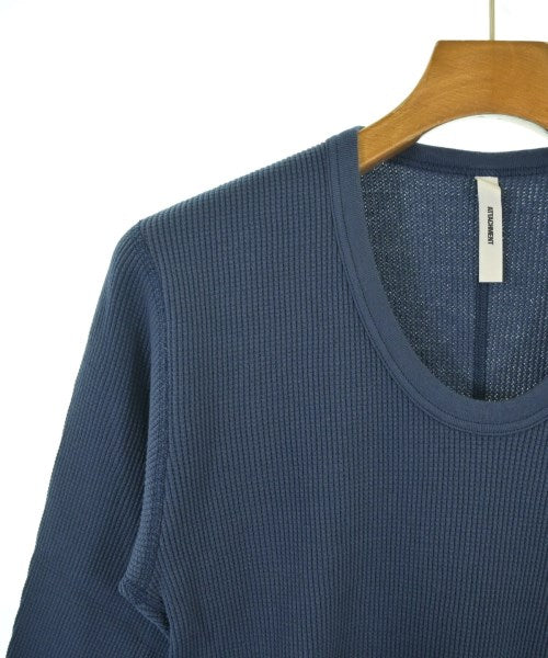 ATTACHMENT เสื้อยืด/เสื้อท็อปส์