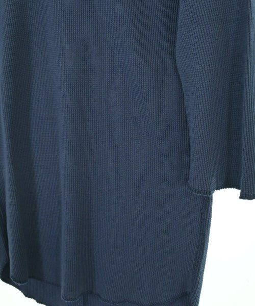 ATTACHMENT เสื้อยืด/เสื้อท็อปส์
