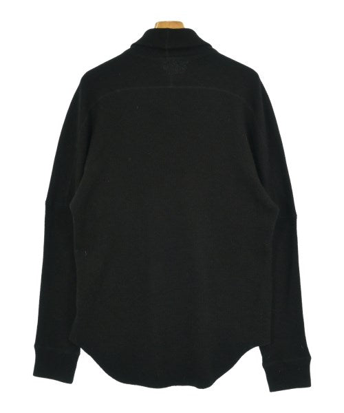 ATTACHMENT เสื้อยืด/เสื้อท็อปส์