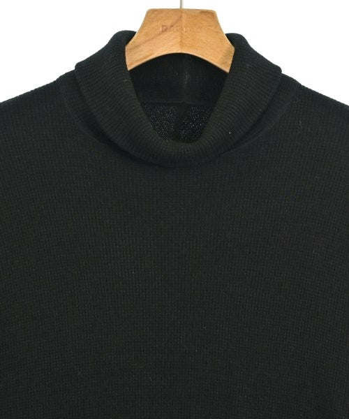 ATTACHMENT เสื้อยืด/เสื้อท็อปส์