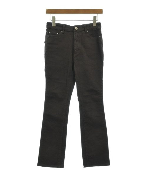 Mila Owen ยีนส์