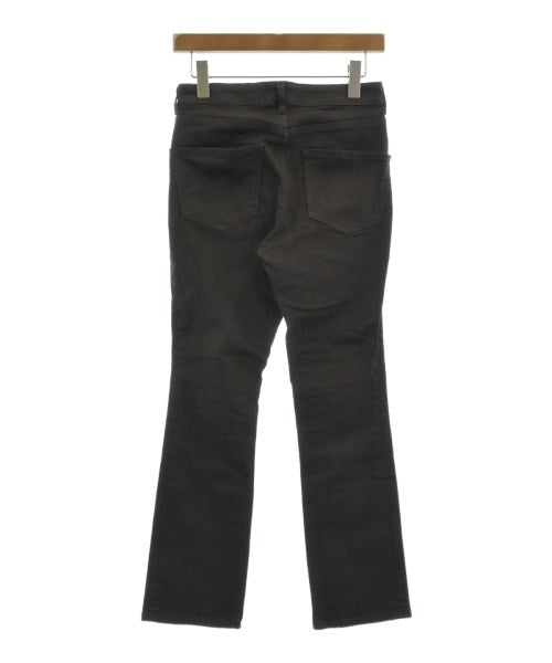 Mila Owen ยีนส์