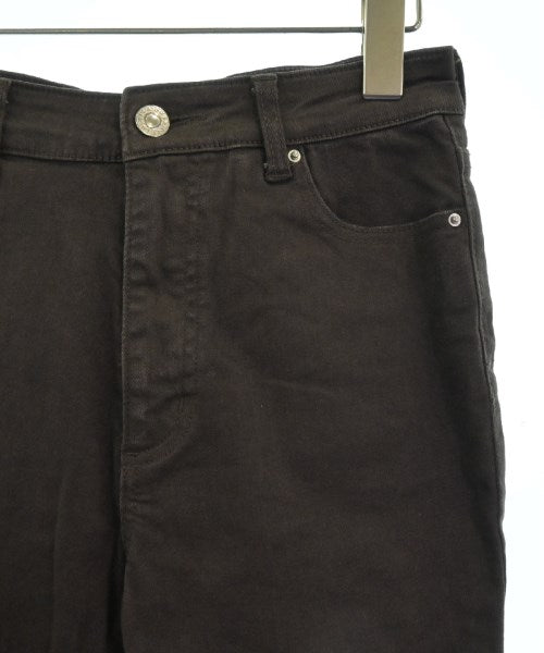 Mila Owen ยีนส์