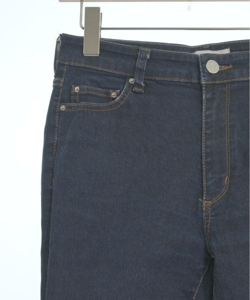 Mila Owen ยีนส์