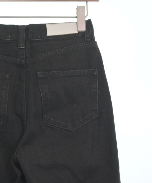 Mila Owen ยีนส์