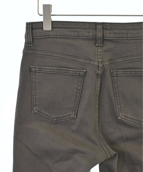 Mila Owen ยีนส์