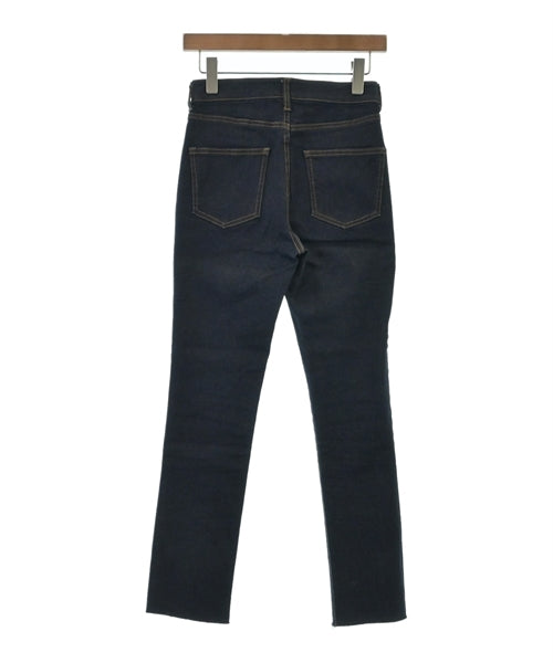 Mila Owen ยีนส์