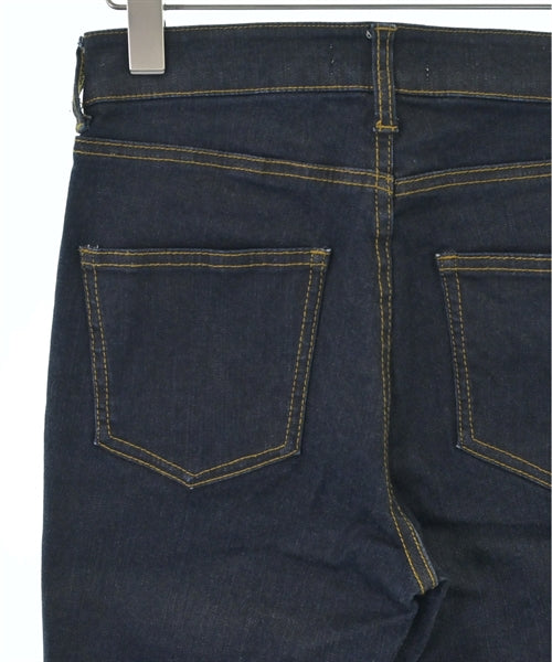 Mila Owen ยีนส์