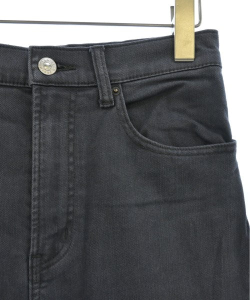 Mila Owen ยีนส์