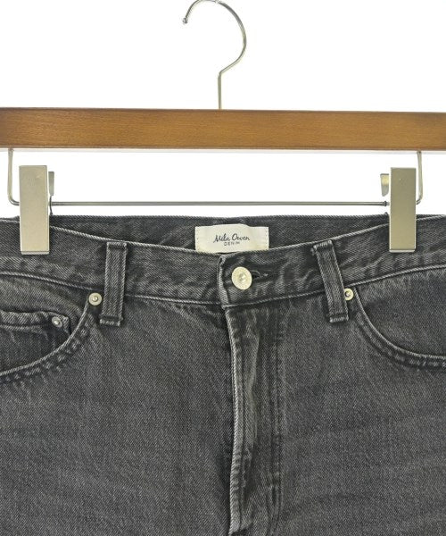 Mila Owen ยีนส์