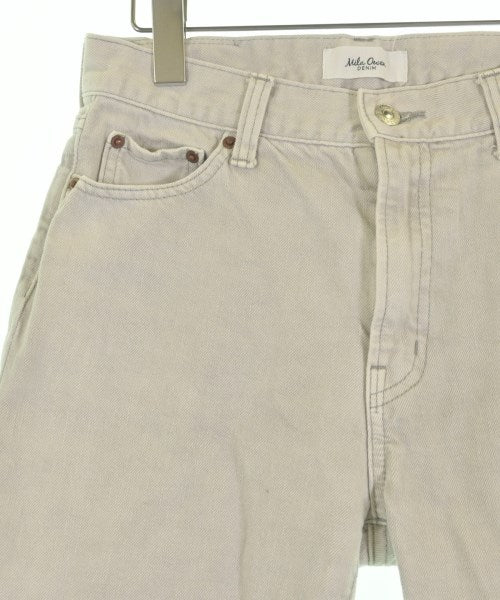 Mila Owen ยีนส์