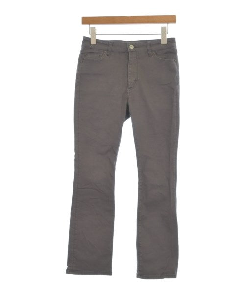 Mila Owen ยีนส์