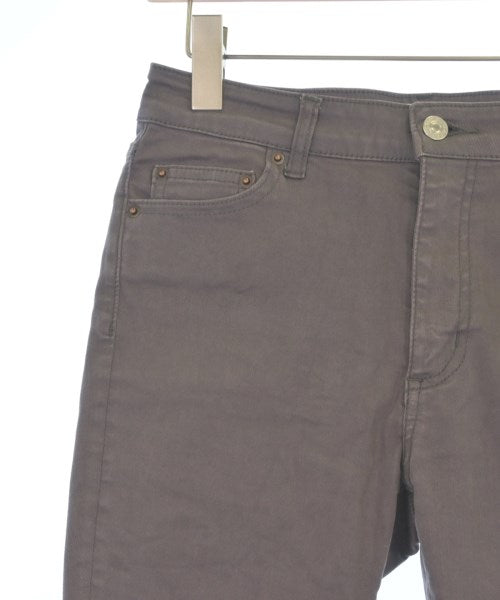 Mila Owen ยีนส์