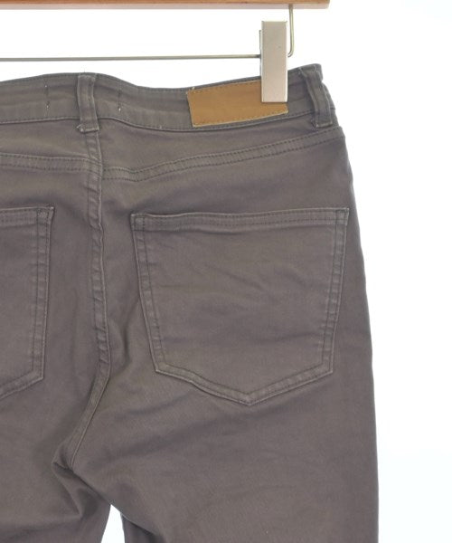 Mila Owen ยีนส์