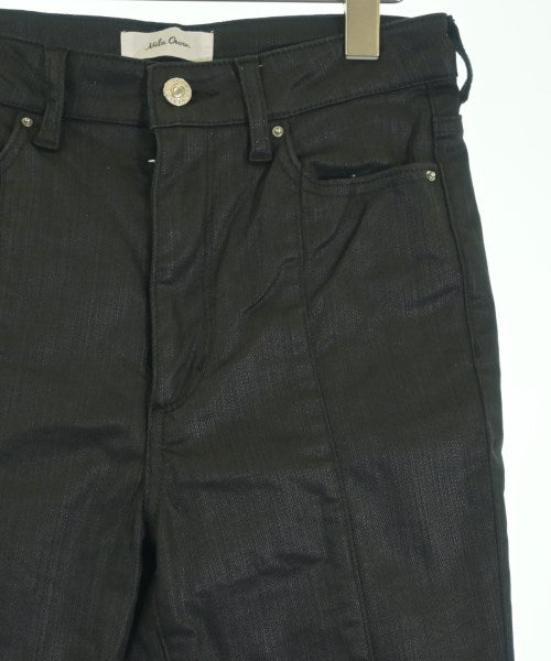 Mila Owen ยีนส์