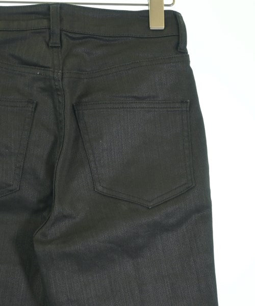 Mila Owen ยีนส์