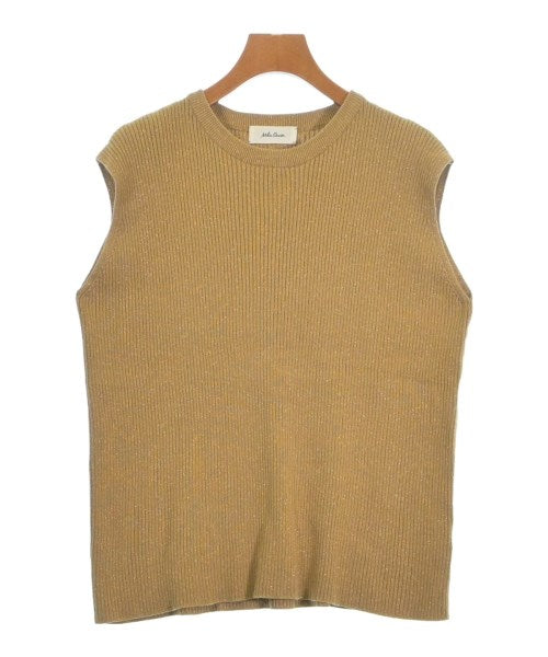 Mila Owen เสื้อแขนกุด