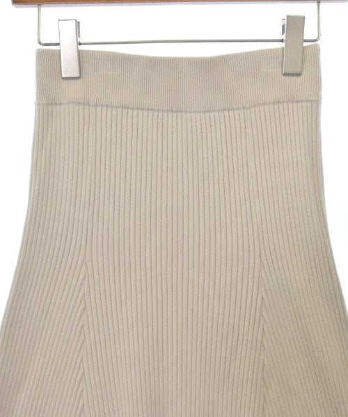 Mila Owen ชุดสูทแบบครบเซต (อื่นๆ)