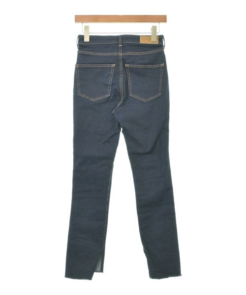 Mila Owen ยีนส์