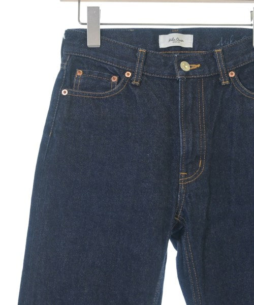 Mila Owen ยีนส์