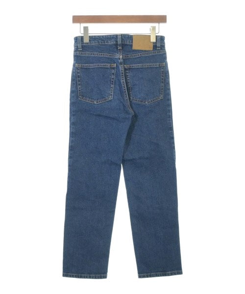 Mila Owen ยีนส์