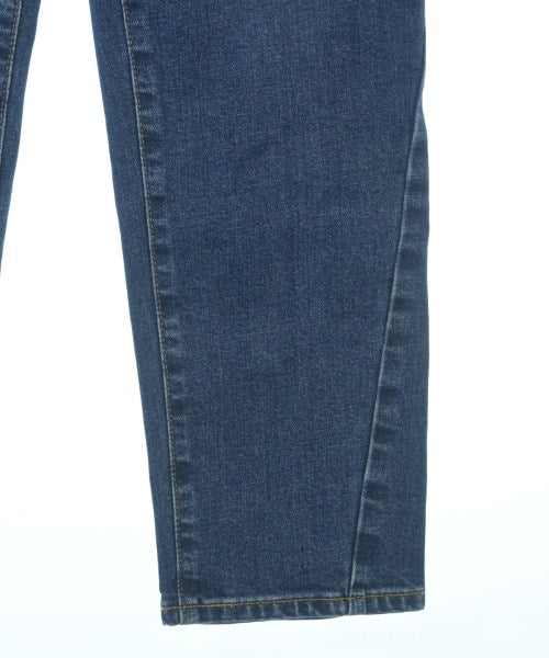 Mila Owen ยีนส์