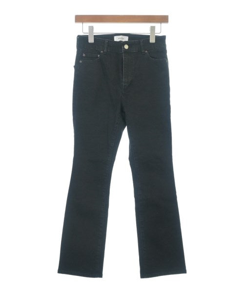 Mila Owen ยีนส์