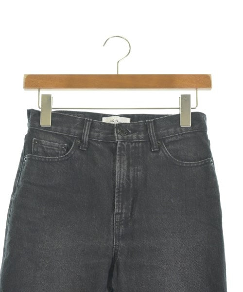 Mila Owen ยีนส์