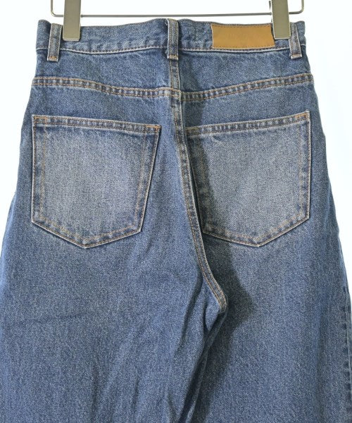 Mila Owen ยีนส์