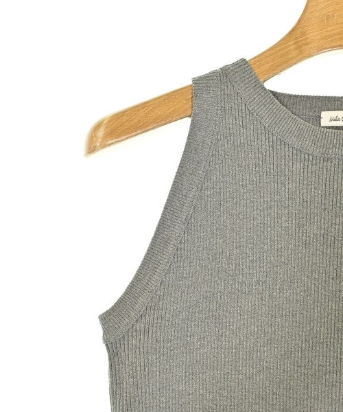 Mila Owen เสื้อแขนกุด