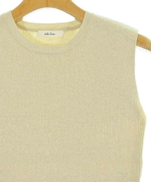 Mila Owen เสื้อแขนกุด