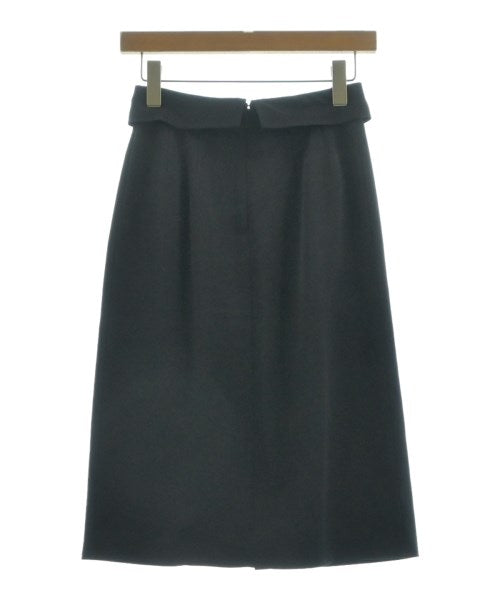 Debut de Fiore กระโปรงยาวถึงเข่า