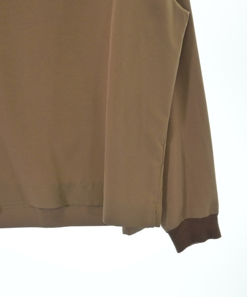 UNIVERSAL PRODUCTS เสื้อลำลอง