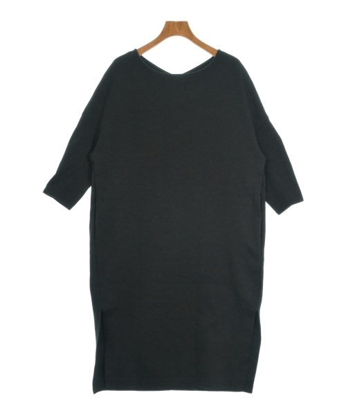 La grande couturiere de tiara ชุดเดรส