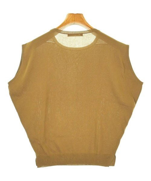 FONCE เสื้อแขนกุด