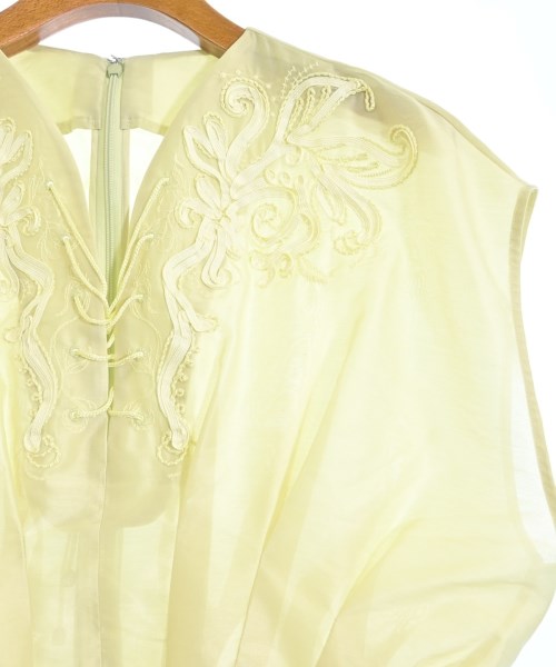 MURRAL เสื้อสตรี