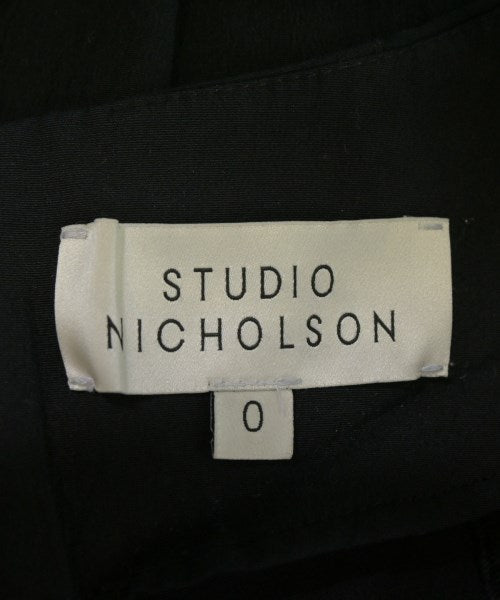 STUDIO NICHOLSON กระโปรงยาวถึงเข่า