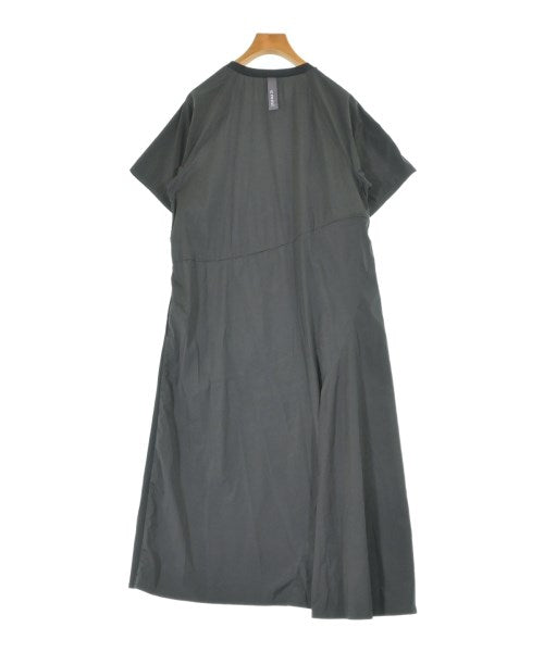 emmi atelier ชุดเดรส