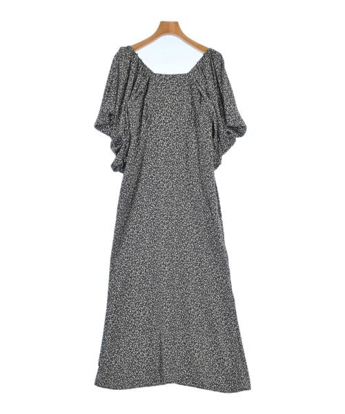 emmi atelier ชุดเดรส