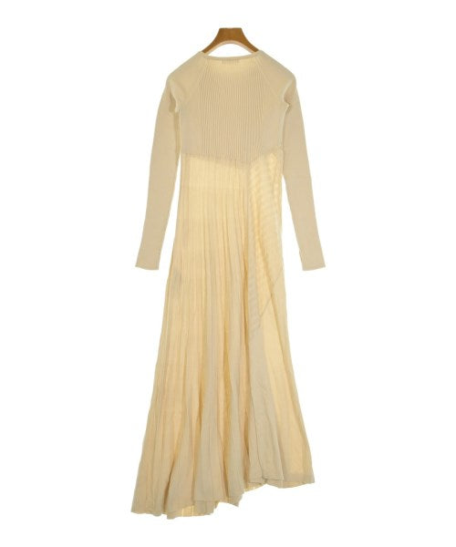 emmi atelier ชุดเดรส