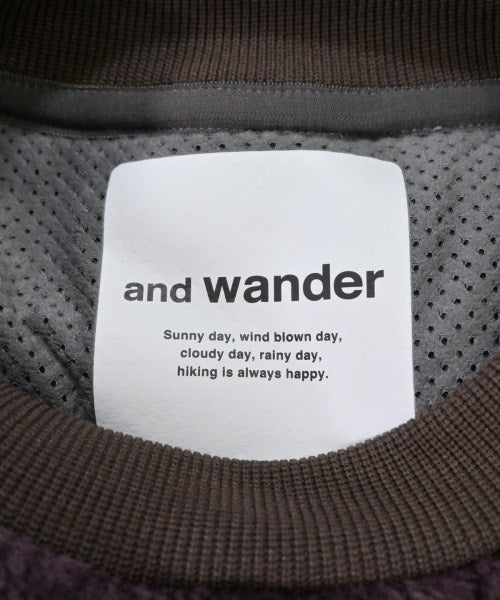 and wander เสื้อยืด/เสื้อท็อปส์
