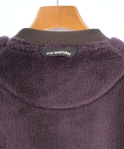 and wander เสื้อยืด/เสื้อท็อปส์