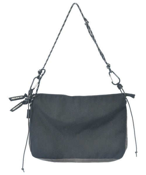 and wander กระเป๋าสะพาย