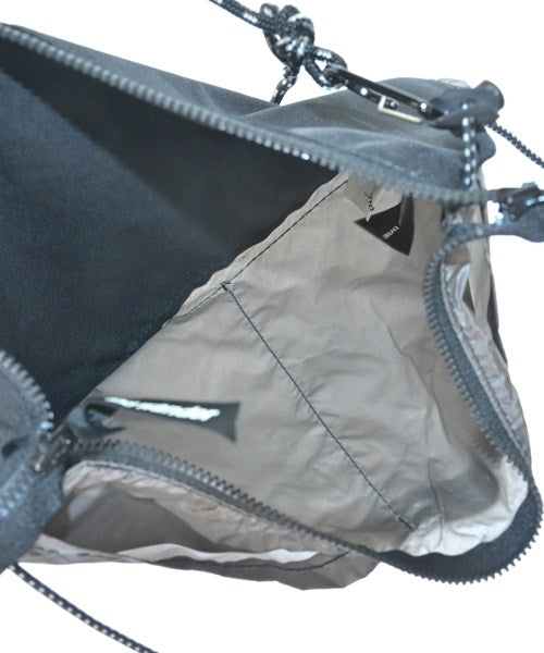 and wander กระเป๋าสะพาย