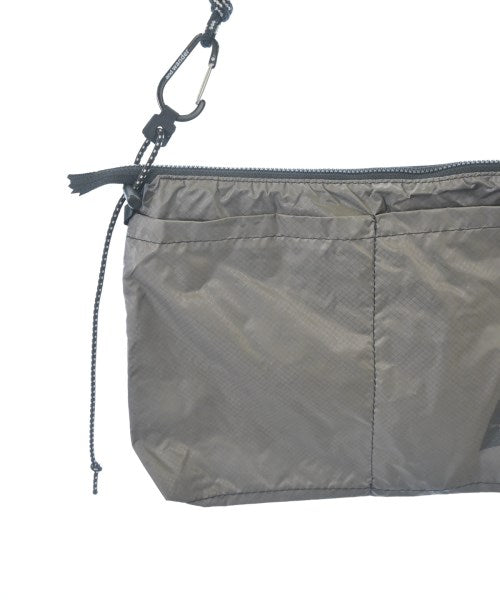 and wander กระเป๋าสะพาย